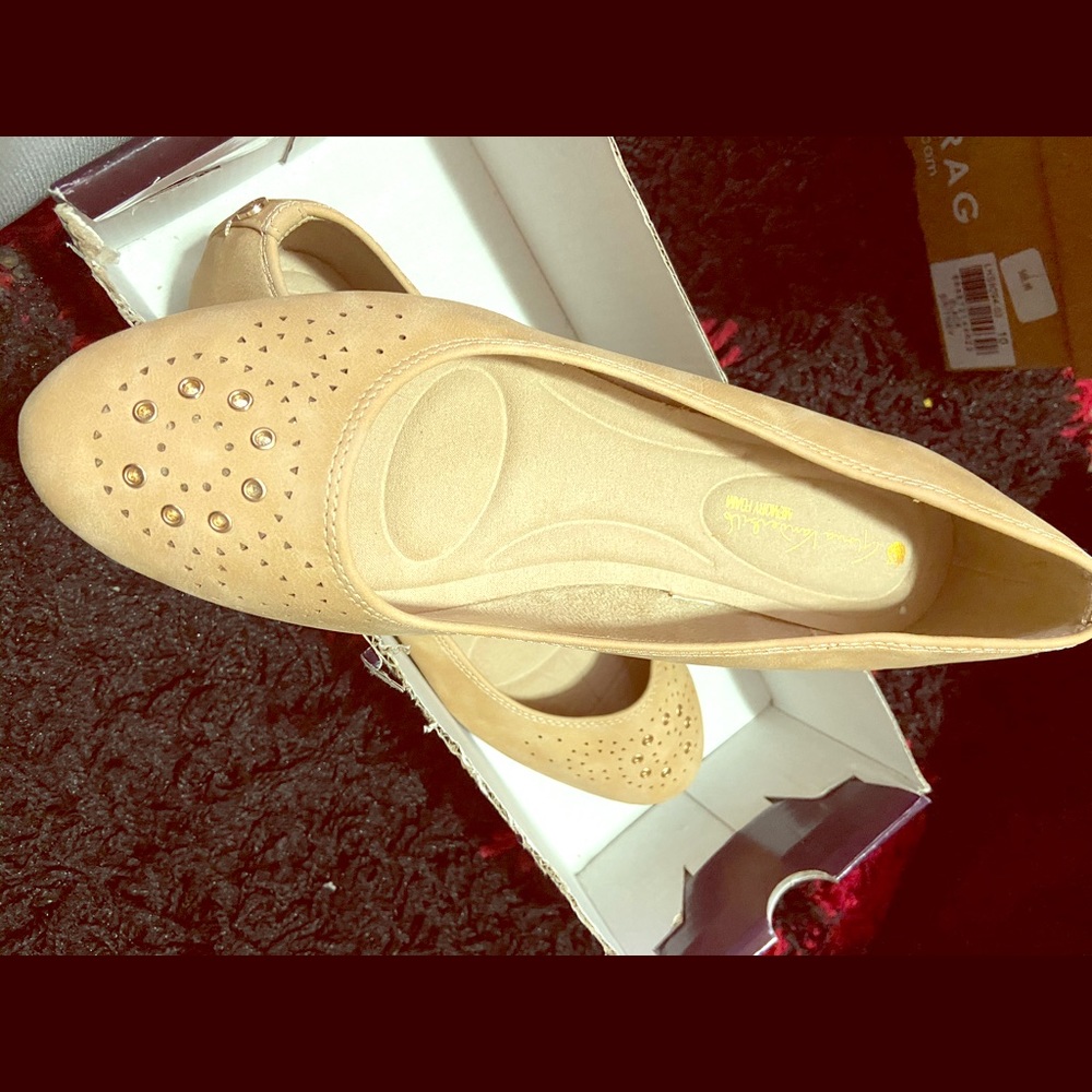 Flat shoes